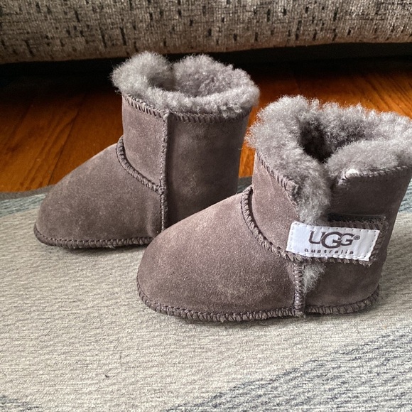 Infant Ugg Erin Bootie Style 5202 in Charcoal - Picture 3 of 8